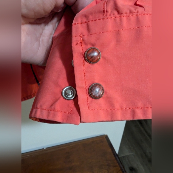 Patron Coto Coral western Shirt. Dome Shaped Snaps And Paisley  Graphics. Large. - Picture 9 of 10